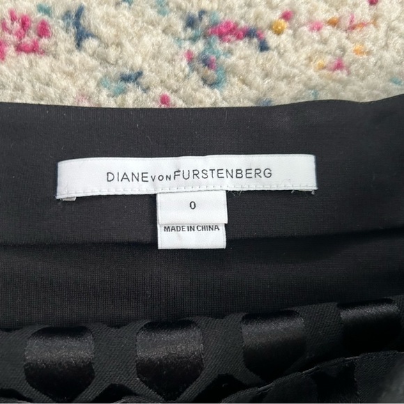 Diane Von Furstenberg Emma Diamond Pencil Skirt in Black sz 0 - Picture 4 of 5
